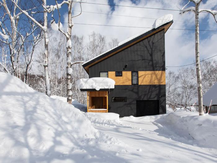 Hokkaidaway - exterior with driveway in winter exterior with driveway in winter