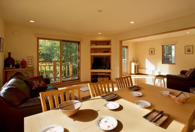 Dining table with exterior windows tv and bowls