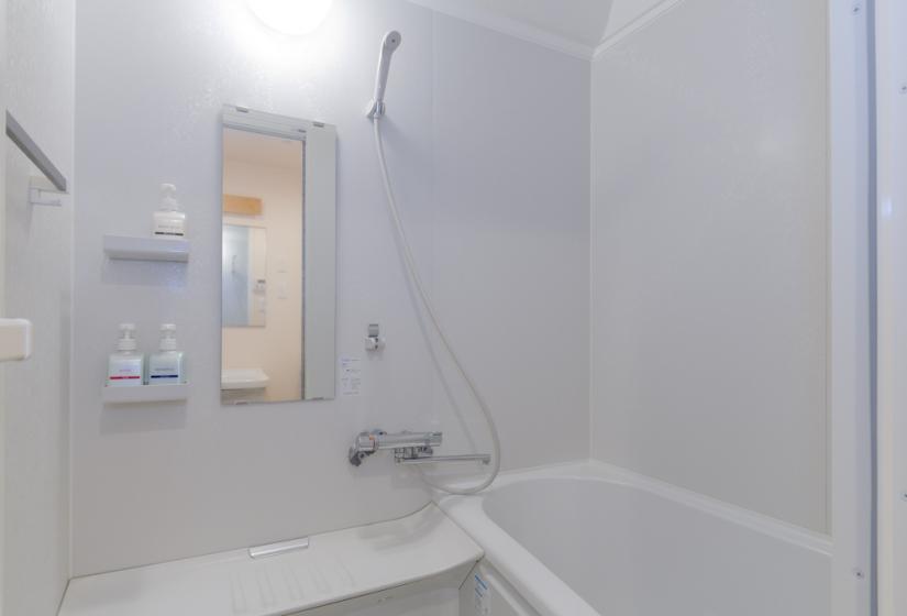 Gondola Chalets shower and bath tub