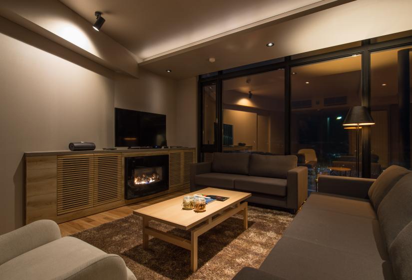 Lounge suite & TV