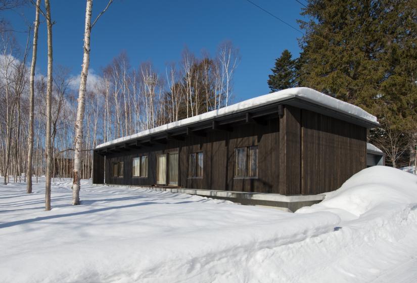 exterior view of Kabayama House during the winter