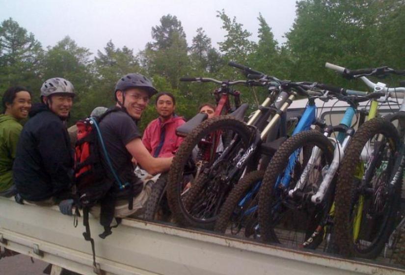 Wednesday night jam mtb Getting a lift up to the dsen downhill mtb course