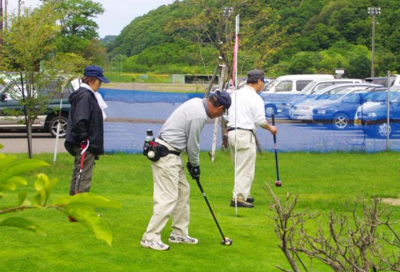 Parkers People who play park golf are called \"Parkers\"