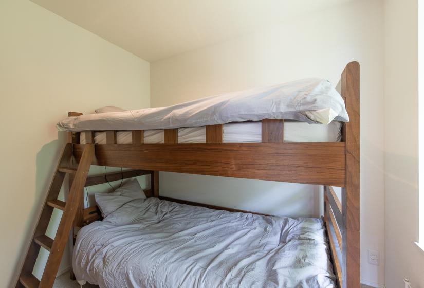 Yuki no Taki bunk room with two bunks and white linen.