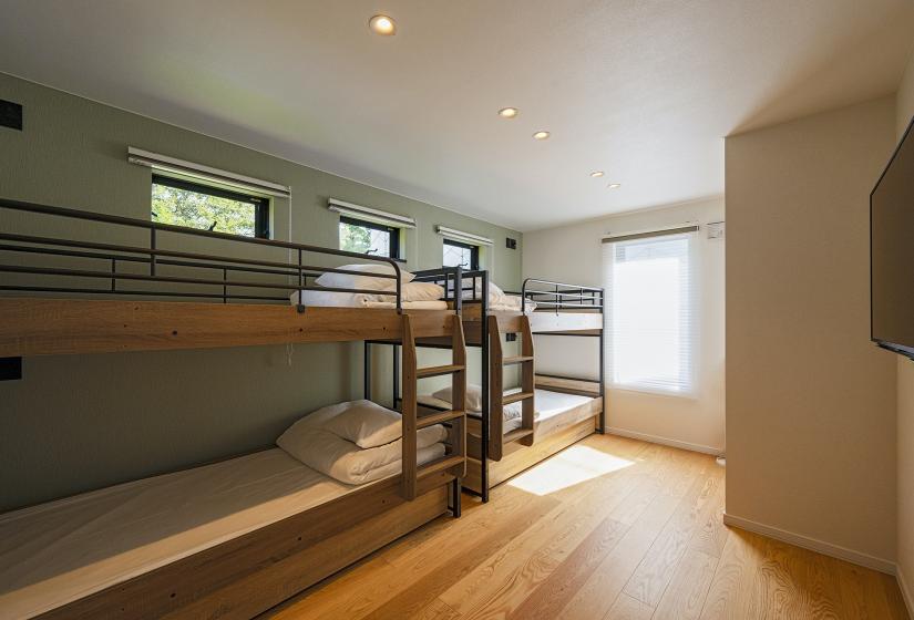 4 bunks with white bed spreads