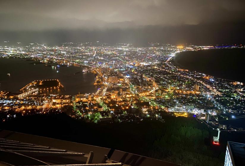 The Hakodate night view is impressive at anytime of the year and is not to be missed of you are visiting Hakodate. The Hakodate night view, a brightly lit city surrounded by the sea.