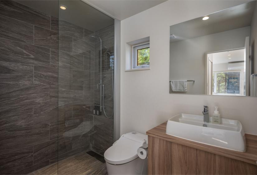Bathrooms with toilet, sink and shower